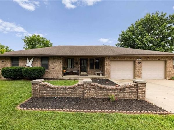 703 Ozark Short Line Court, Odessa, MO 64076