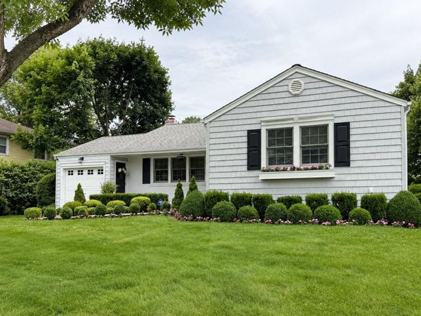 205 Meadbrook Road , Garden City, NY 11530