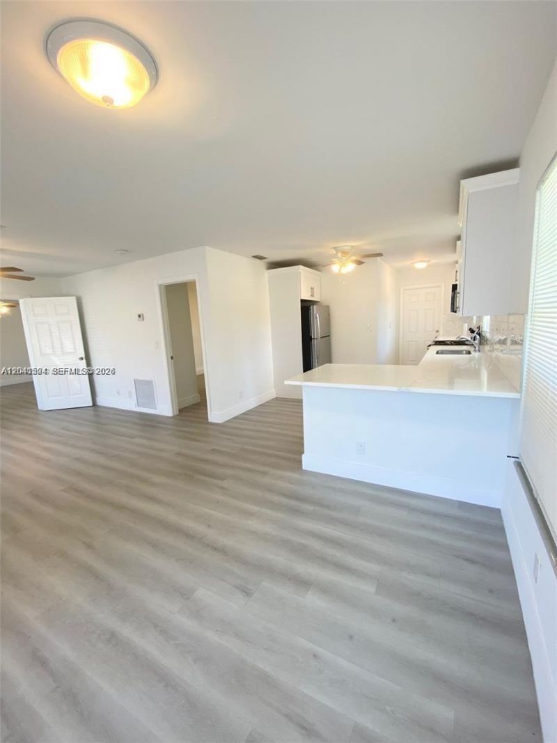 1005 NE 2nd St , Unit 1, Hallandale Beach, FL 33009 Photo