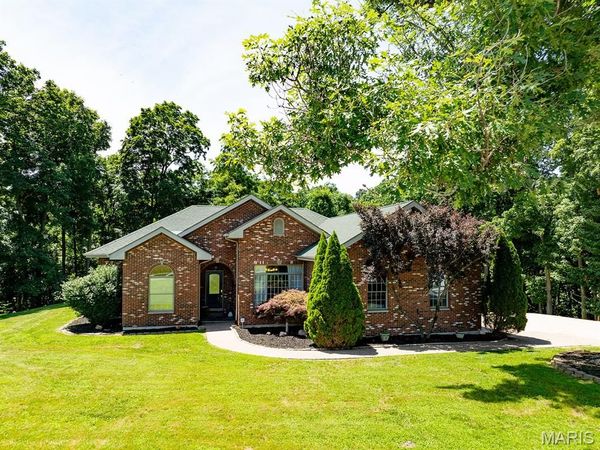 3150 Pleasant Run Drive, Palmyra, MO 63461
