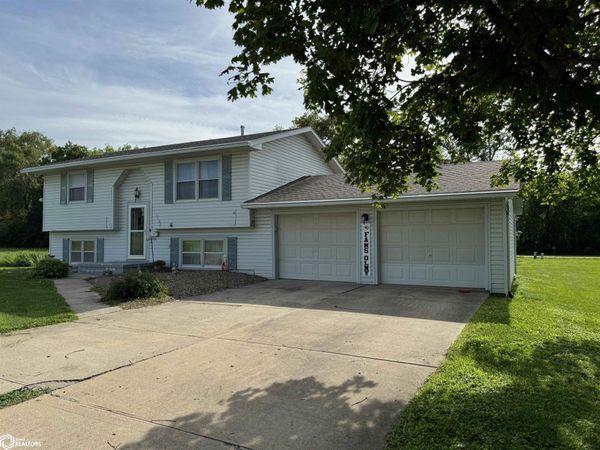 1102 Cherry Hills Drive, Shenandoah, IA 51601