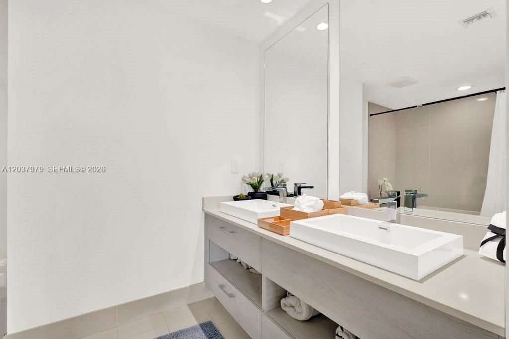 45 SW 9th St , Unit 1609, Miami, FL 33130 Photo
