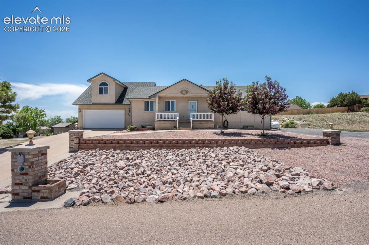 841 S Dogwood Drive, Pueblo, CO 81007 Main Photo
