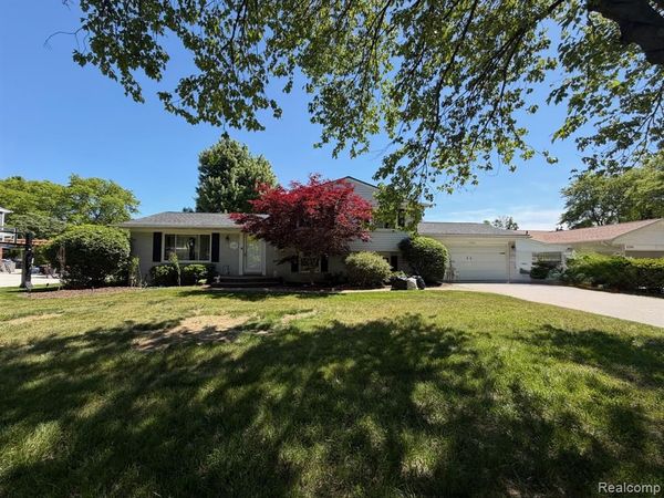 6366 Walker Drive , Troy, MI 48085