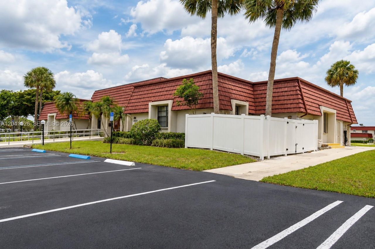 12014 S Greenway Cir S , Unit 105, Royal Palm Beach, FL 33411 Photo