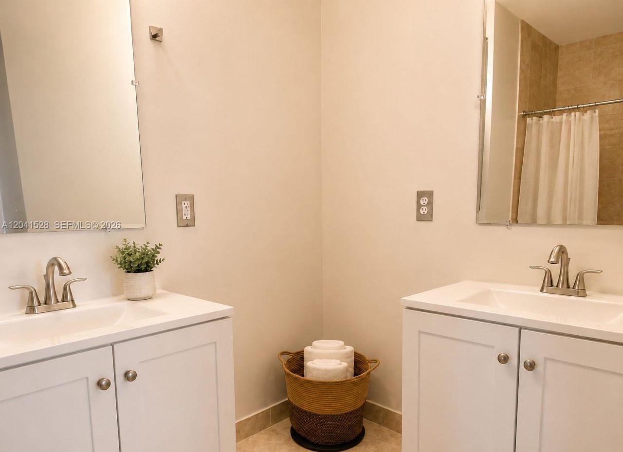 2100 Van Buren St, Unit 421, Hollywood, FL 33020 Photo