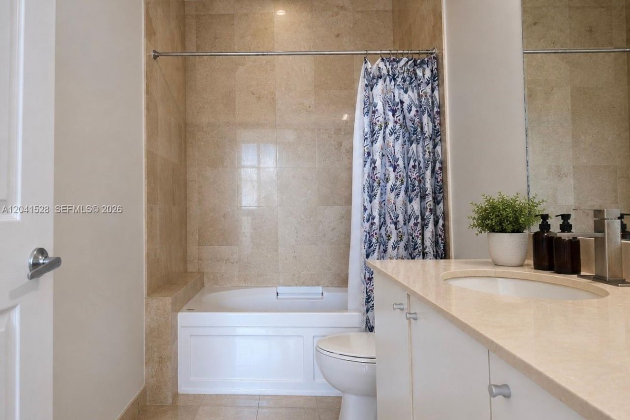 2100 Van Buren St, Unit 421, Hollywood, FL 33020 Photo