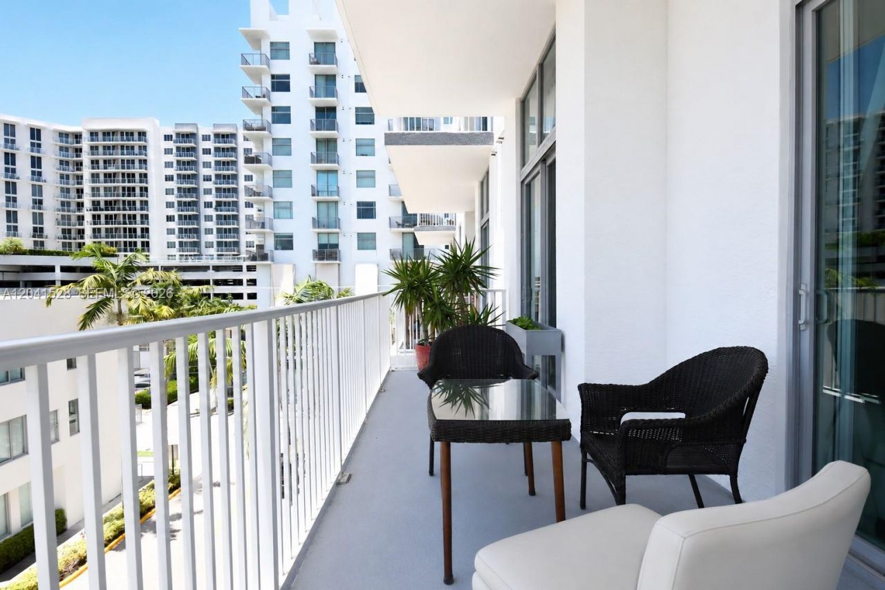 2100 Van Buren St, Unit 421, Hollywood, FL 33020 Photo