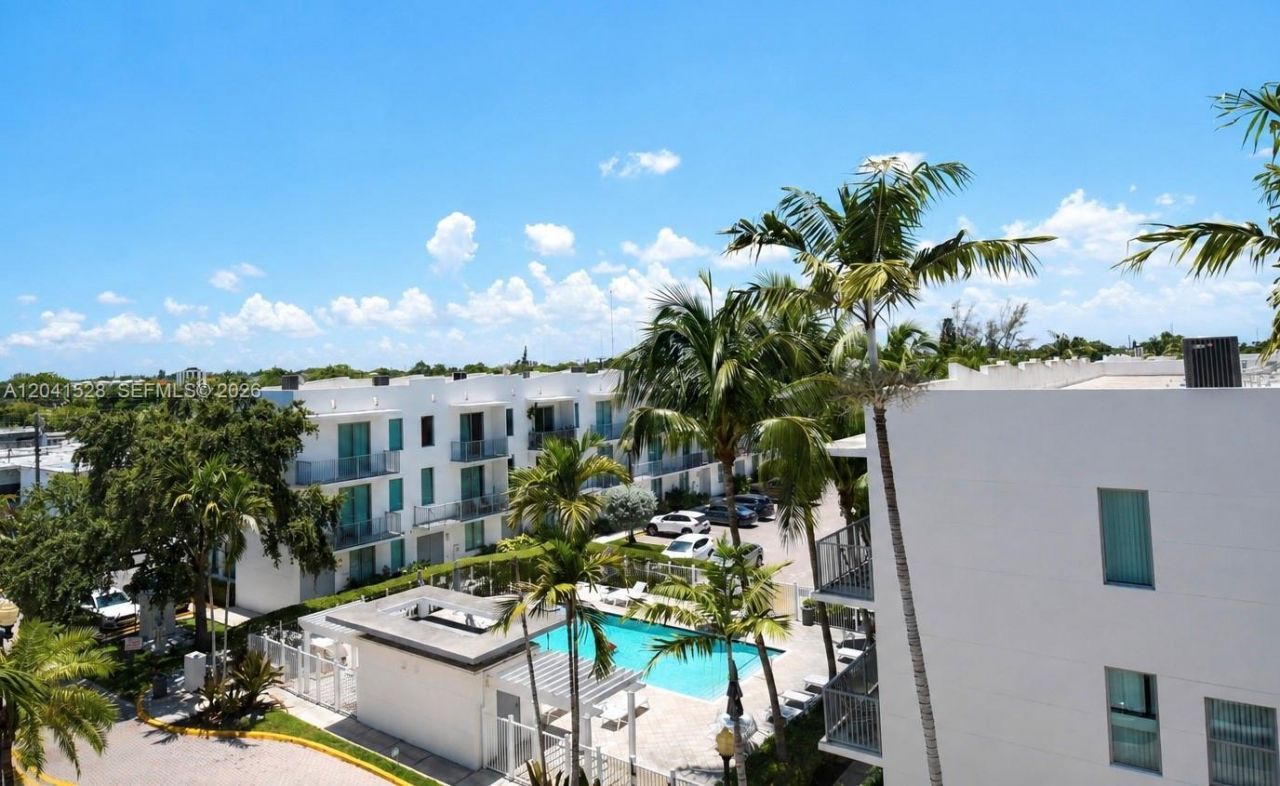 2100 Van Buren St, Unit 421, Hollywood, FL 33020 Photo