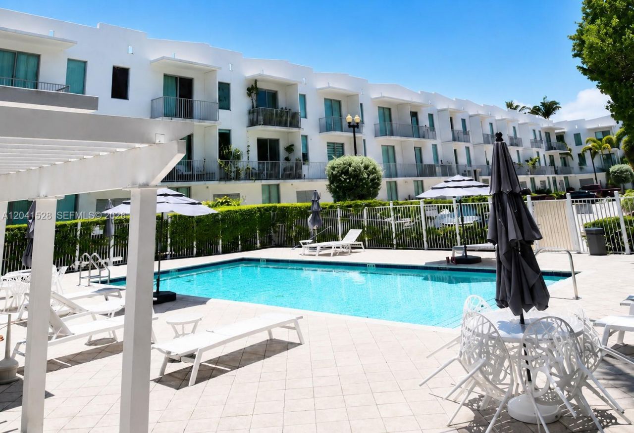 2100 Van Buren St, Unit 421, Hollywood, FL 33020 Photo