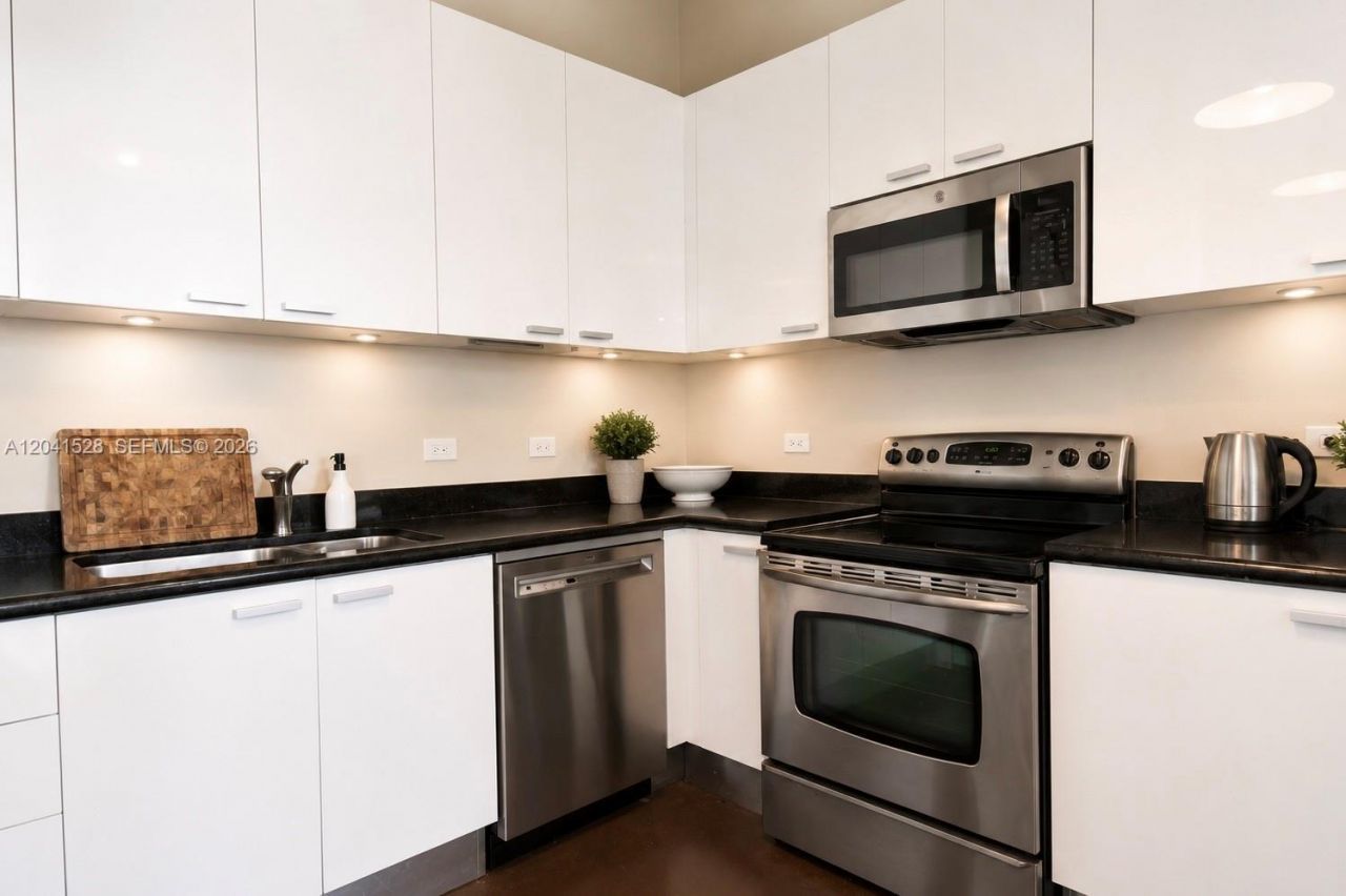 2100 Van Buren St, Unit 421, Hollywood, FL 33020 Photo