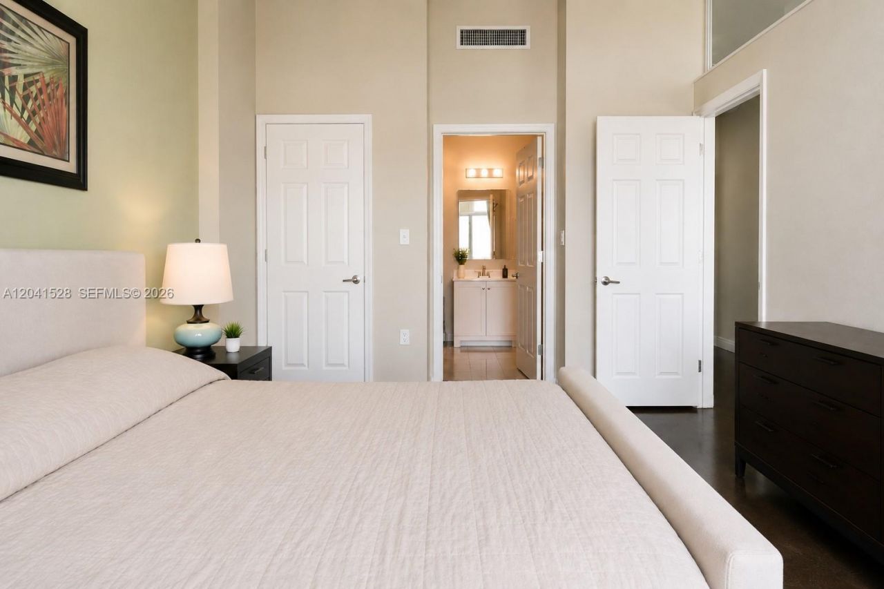 2100 Van Buren St, Unit 421, Hollywood, FL 33020 Photo