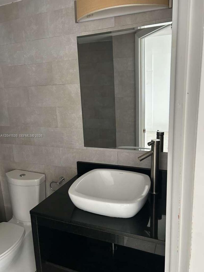 2016 Bay Dr, Unit 602, Miami Beach, FL 33141 Photo