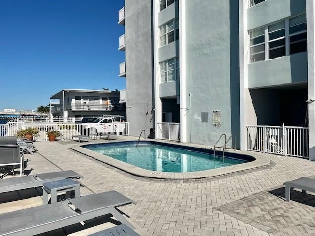 2016 Bay Dr, Unit 602, Miami Beach, FL 33141 Photo