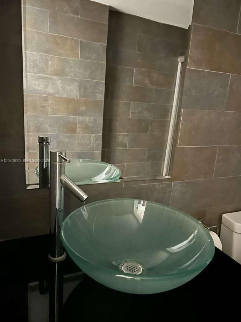 2016 Bay Dr, Unit 602, Miami Beach, FL 33141 Photo