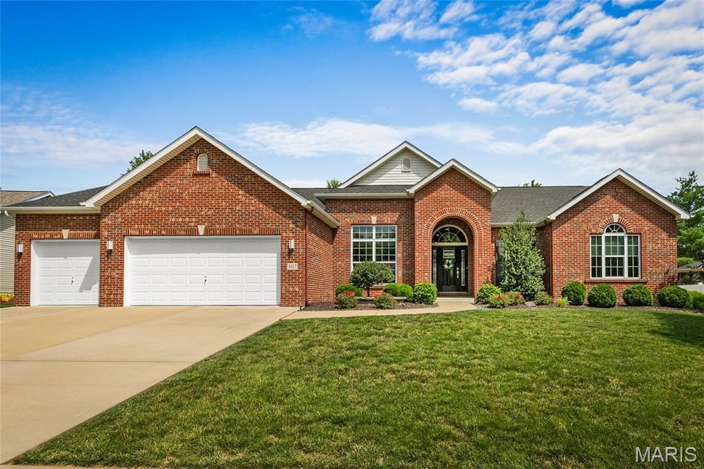 3037 Roan Hill Drive, Belleville, IL 62221 Main Photo
