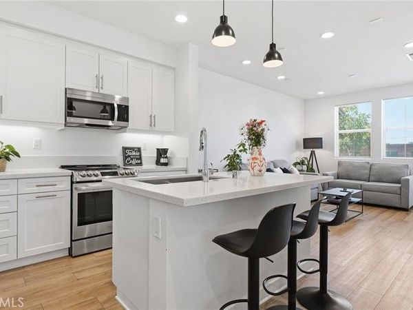 2560 Valentina, Commerce, CA 90040
