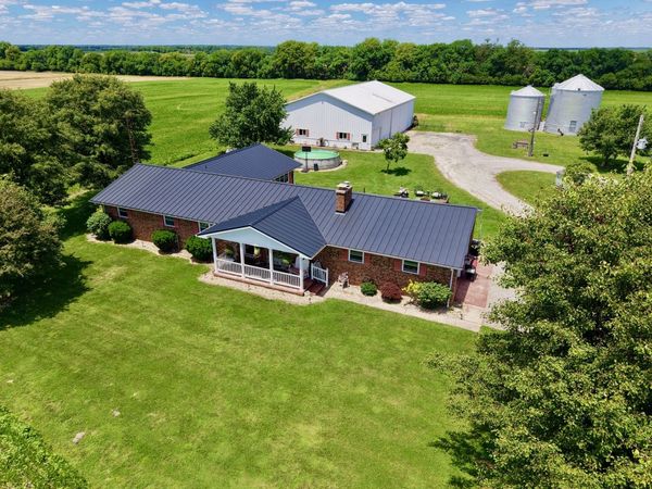 623 Pear Lane , Xenia, IL 62899