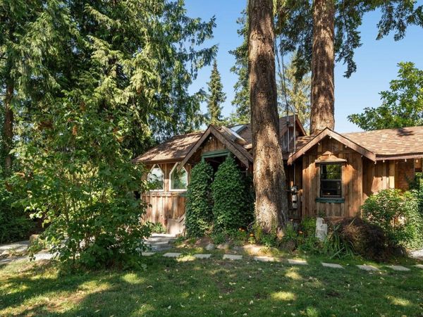 10301 West Saanich Rd , North Saanich, BC V8L 5T8