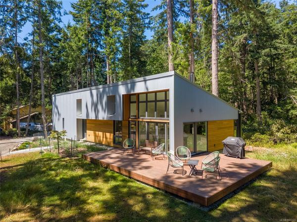 3786 Privateers Rd , Pender Island, BC V0N 2M0