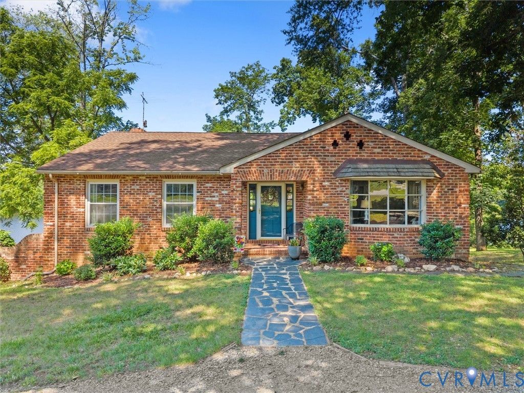 2235 Lakeview Drive  Powhatan, VA 23139