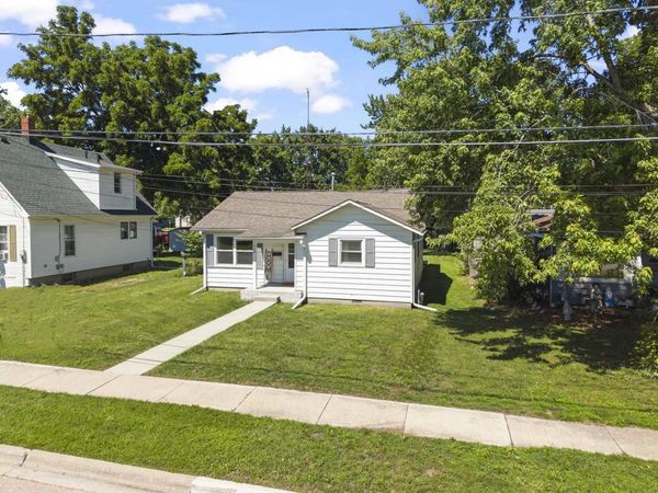 913 N 15th Street , DeKalb, IL 60115