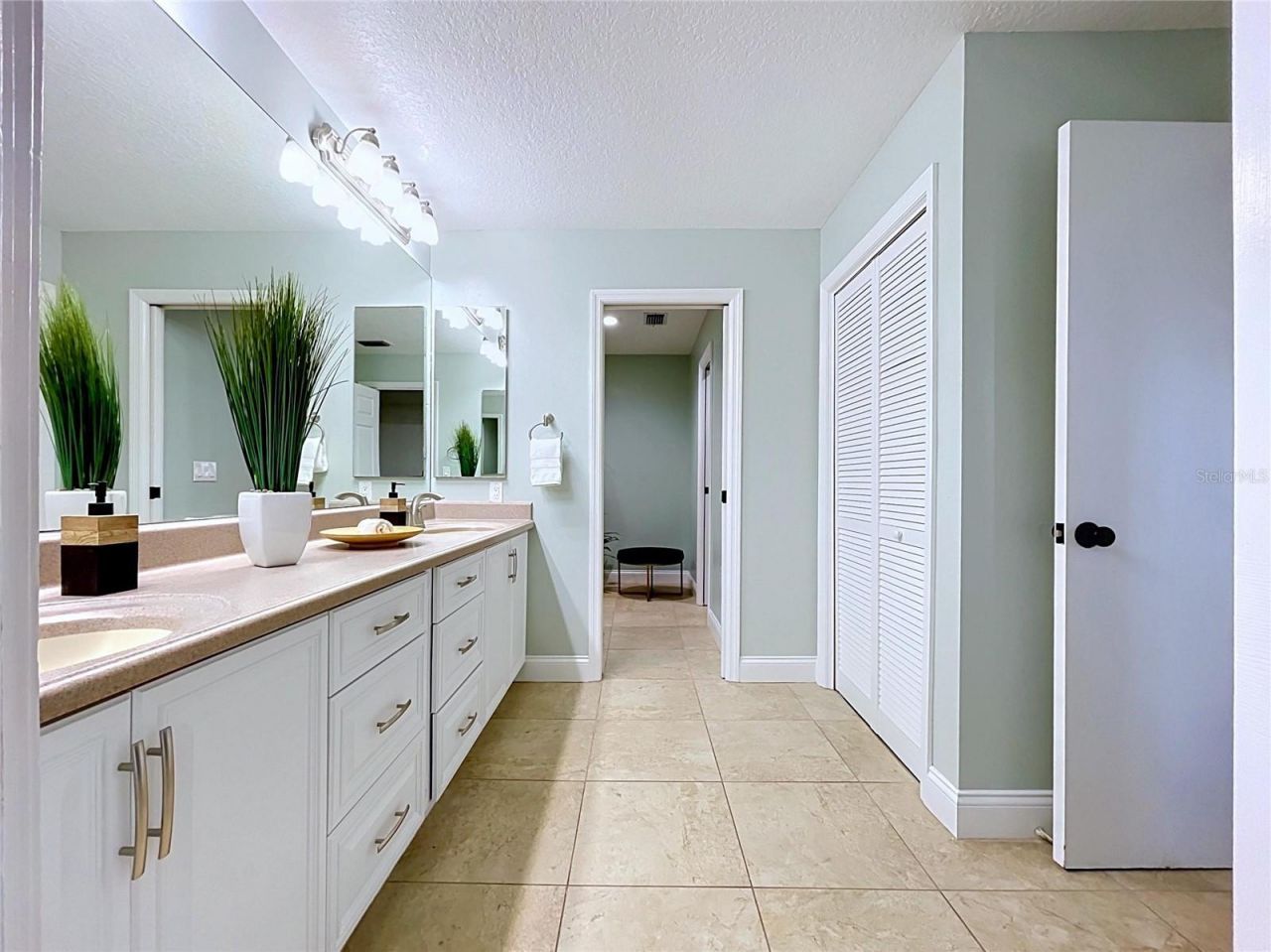 1711 Magdalene Manor Drive, Tampa, FL 33613 Photo