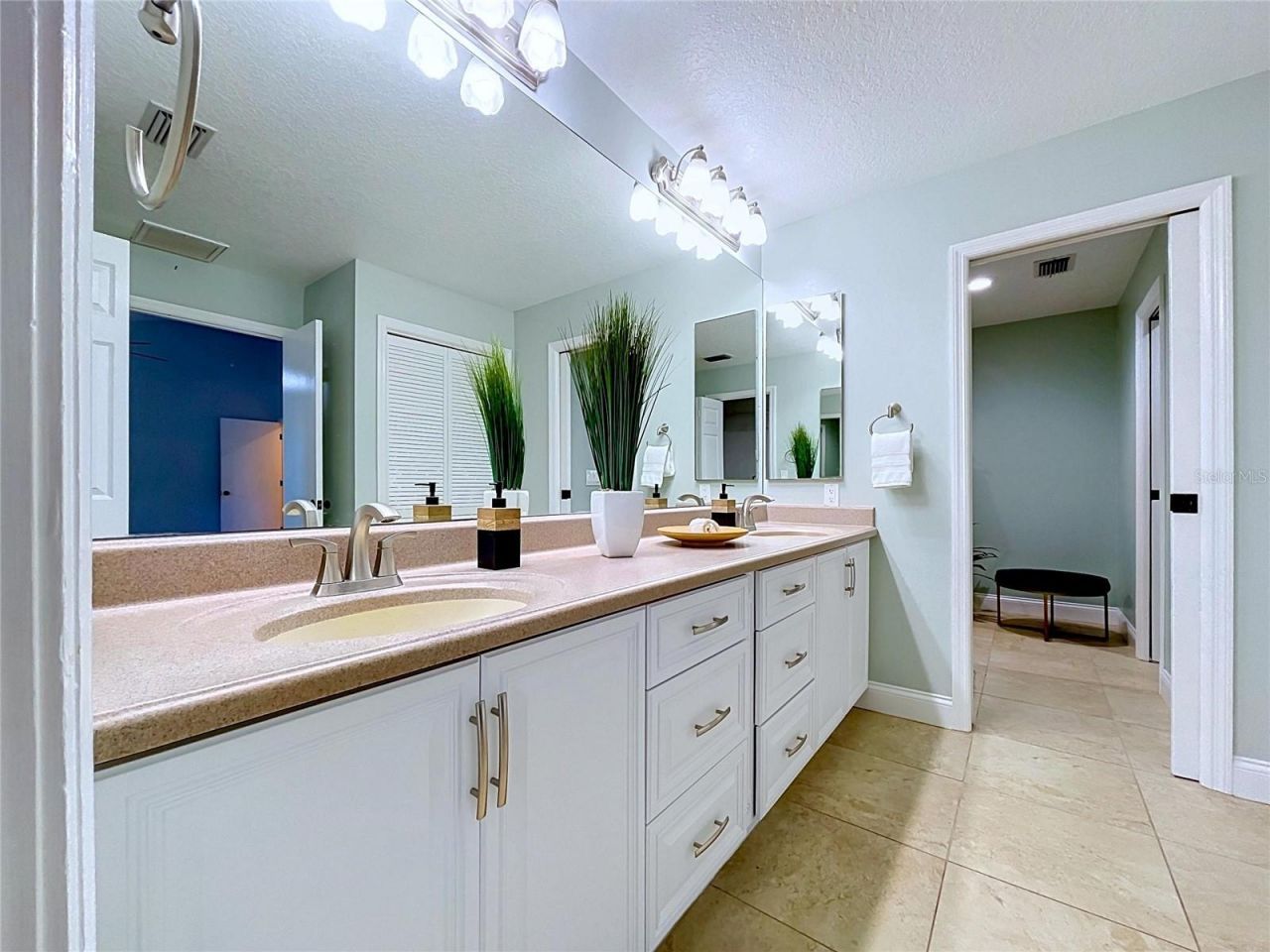 1711 Magdalene Manor Drive, Tampa, FL 33613 Photo