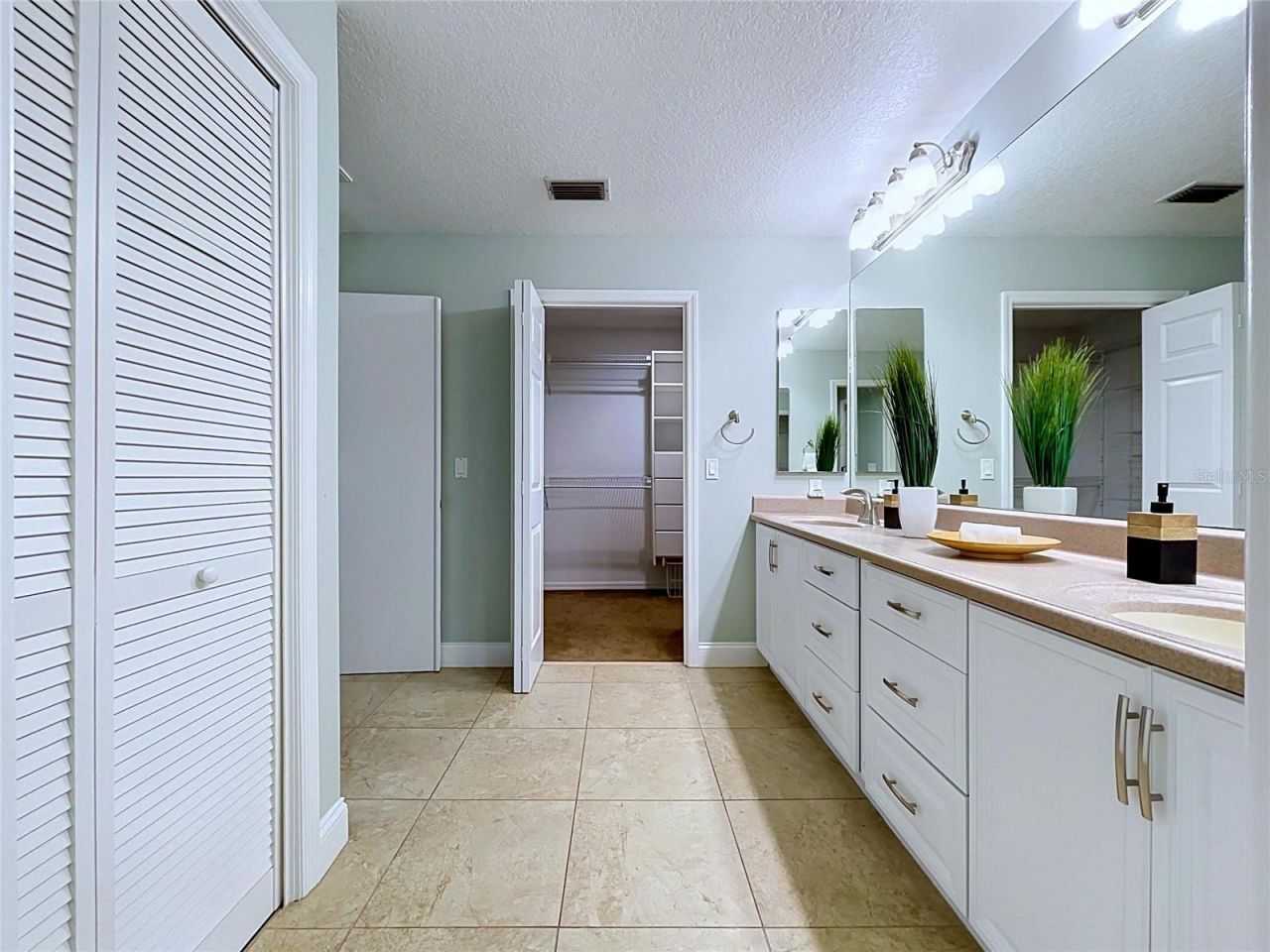 1711 Magdalene Manor Drive, Tampa, FL 33613 Photo