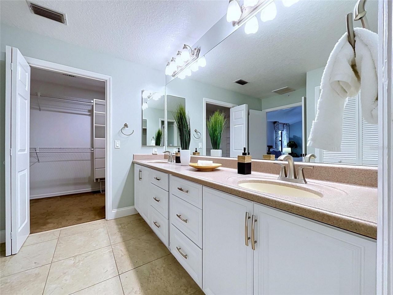 1711 Magdalene Manor Drive, Tampa, FL 33613 Photo