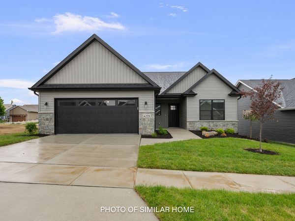 6303 College Avenue , Davenport, IA 52807