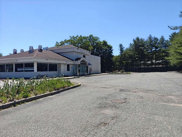 2074 Jericho Turnpike , East Northport, NY 11731