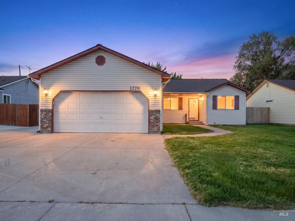 1770 Peregrine Dr, Mountain Home, ID 83647
