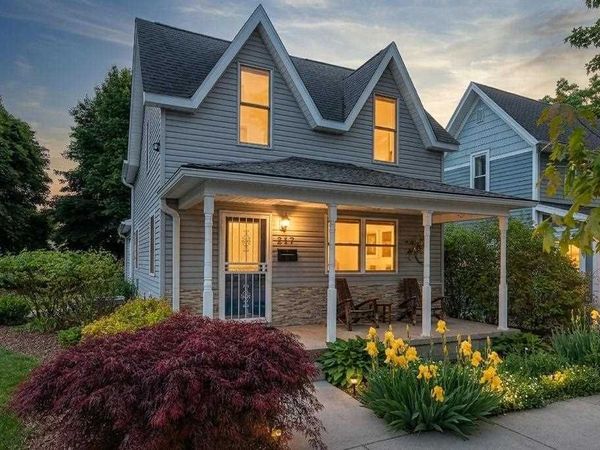 112 W Lincoln Street, Charlevoix, MI 49670