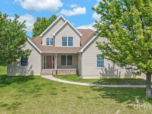 520 S 32nd Street, Escanaba, MI 49829