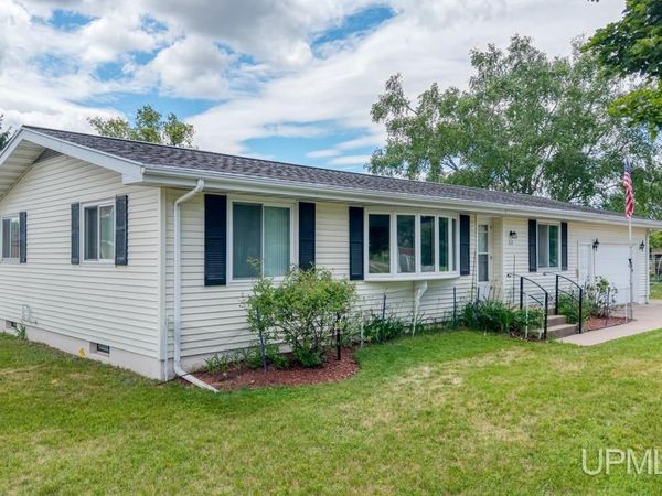 809 W Hughitt Street, Iron Mountain, MI 49801