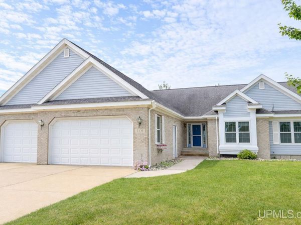 2131 S 18th Avenue, Escanaba, MI 49829