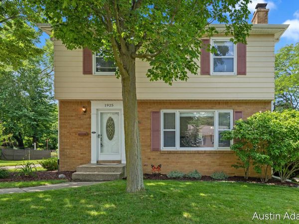 1925 Emerald Avenue NE, Grand Rapids, MI 49505