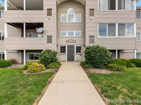 8362 N Jasonville Court SE, Unit 40, Caledonia, MI 49316