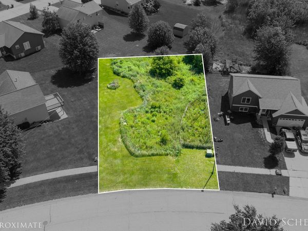 228 Chary Ridge Drive NW, Kent City, MI 49330
