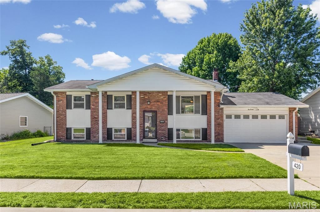 420 Canary Lane, Saint Charles, MO 63301 Main Photo