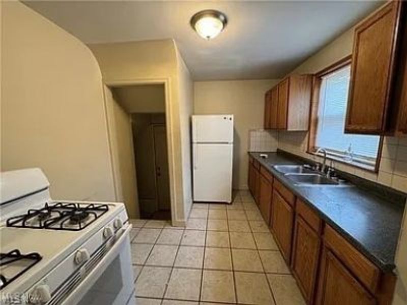 476 Keck Street, Akron, OH 44305 Photo 4