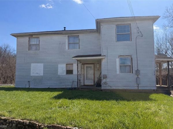 204 Trenton Avenue , Uhrichsville, OH 44683