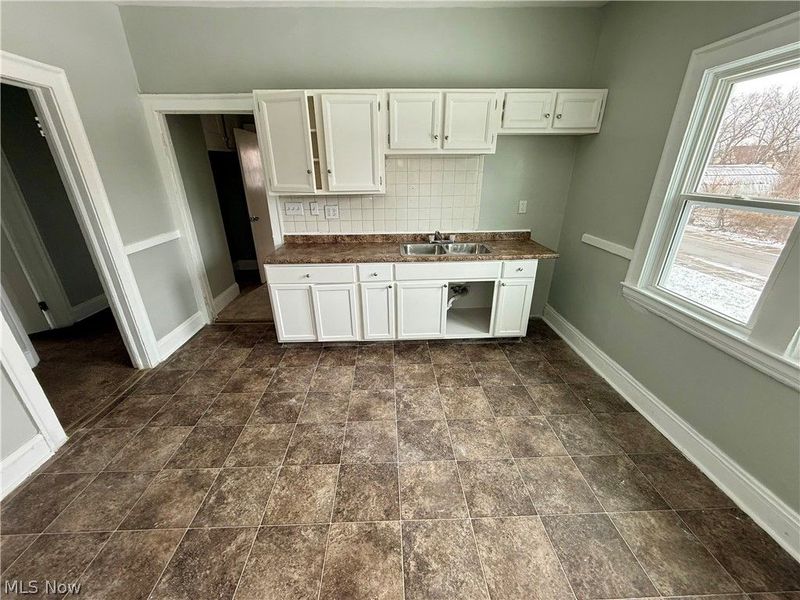 9215 Yale Avenue, Cleveland, OH 44108 Photo 16