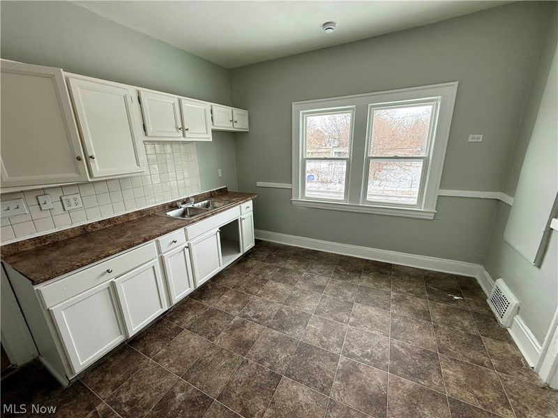 9215 Yale Avenue, Cleveland, OH 44108 Photo 17