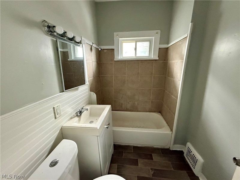 9215 Yale Avenue, Cleveland, OH 44108 Photo 19