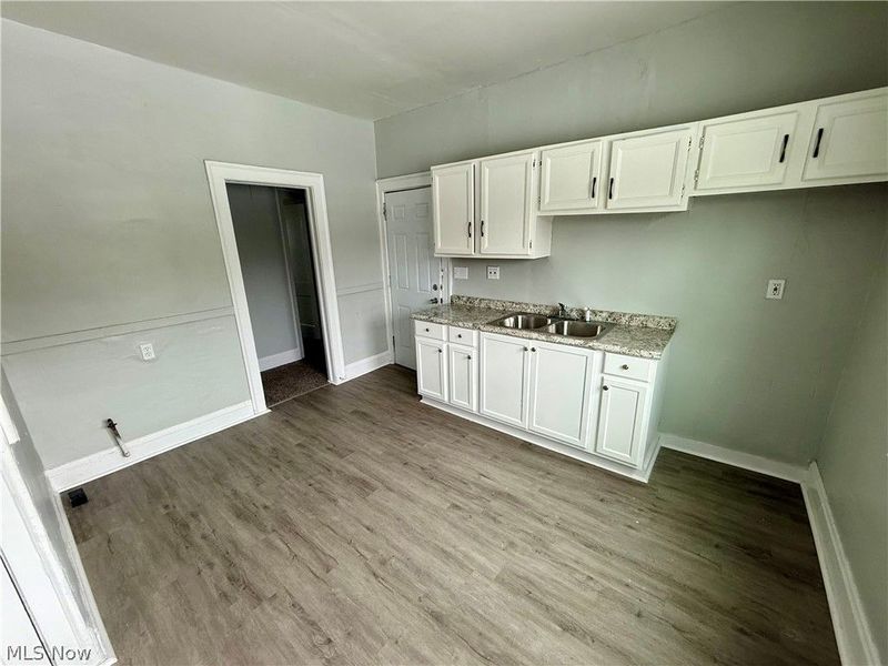 9215 Yale Avenue, Cleveland, OH 44108 Photo 6