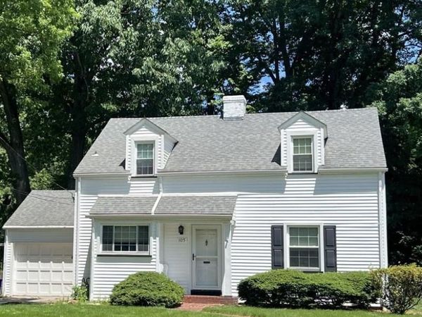 105 E Englewood Avenue, New Castle, PA 16105