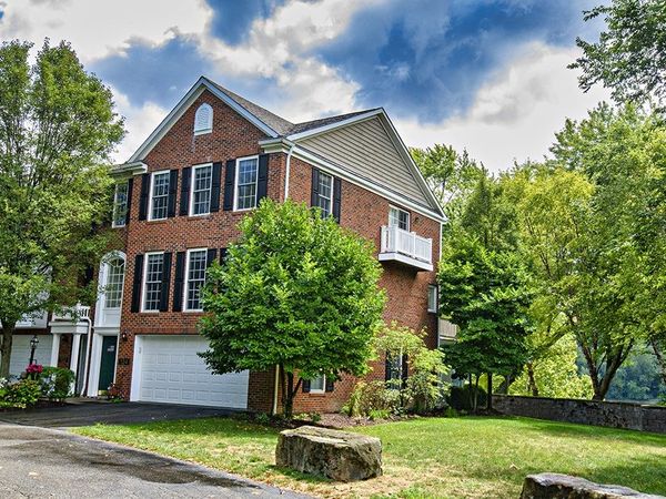134 Chapel Harbor Dr , Pittsburgh, PA 15238