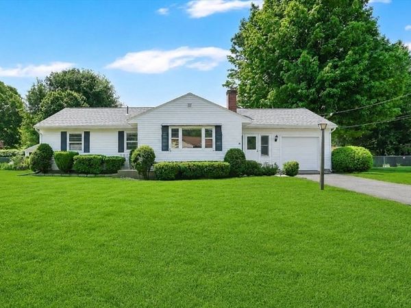 95 Wrenwood St, Springfield, MA 01129
